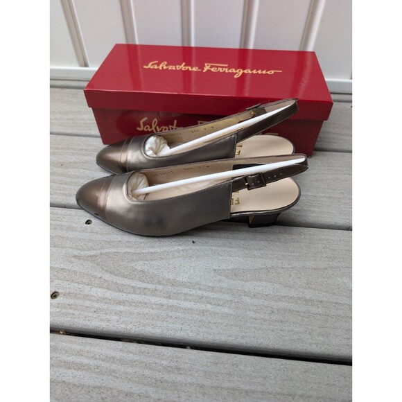 NIB Ferragamo Women’s Slingback Pump Heel Brown Metallic Leather Size 9 - Picture 5 of 6